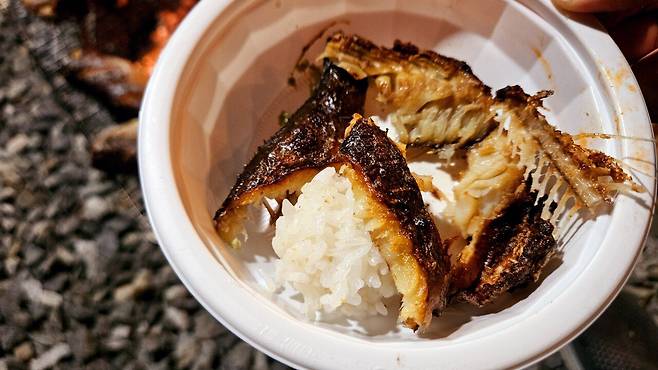 20241102_194059.jpg 캠핑 2일차) 저녁은 소고기와 자연산 대하 그리고 무늬오징어!!!!