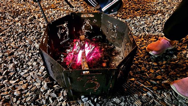 20241102_220453.jpg 캠핑 2일차) 저녁은 소고기와 자연산 대하 그리고 무늬오징어!!!!