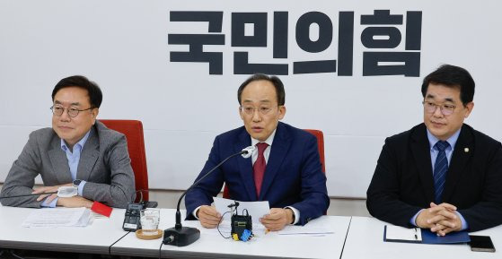 추경호 국민의힘 원내대표가 3일 서울 여의도 국회에서 현안 관련 기자간담회를 하고 있다. 뉴스1