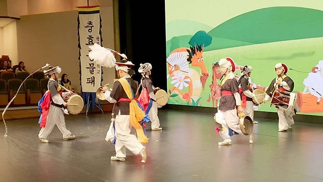 [광주=뉴시스] 지난해 '제21회 대한민국 어린이 국악 큰잔치' 풍물 부문 은상을 수상한 광주동초등학교 충효분교 학생들의 공연 모습. <사진은 기사와 관련이 없습니다.> (사진=광주시교육청 제공). 2024.11.03. *재판매 및 DB 금지