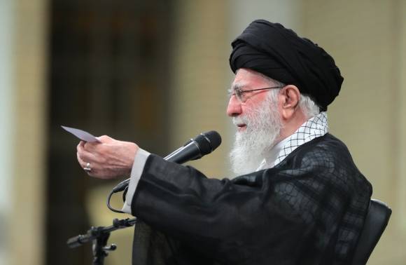 이란 최고지도자 아야톨라 알리 하메네이 - 이란 최고지도자 아야톨라 알리 하메네이가 2일(현지시간) 테헤란에서 학생들과 만난 자리에서 연설하고 있다. / 사진=EPA 연합뉴스