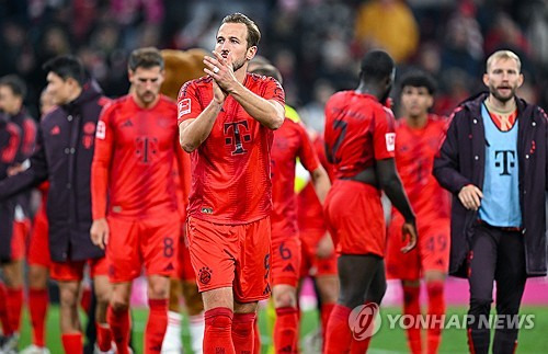 바이에른 뮌헨은 2일(한국시간) 독일 뮌헨에 위치한 알리안츠 아레나에서 열린 우니온 베를린과의 2024-25시즌 독일 분데스리가 9라운드 홈경기에서 해리 케인의 멀티골과 킹슬리 코망의 추가골에 힘입어 3-0 승리를 거뒀다. 이날 약 69분을 소화한 김민재는 팀의 무실점 승리에 기여했지만 독일 현지 언론으로부터 무난했다는 평가를 받았다. 연합뉴스