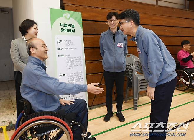 2일 서울 관악구 서울대체육관에서 열린 서울림운동회에 참석한 스포츠조선 방성훈 대표, 정진완 대한장애인체육회장. 정재근 기자 cjg@sportschosun.com/2024.11.2/