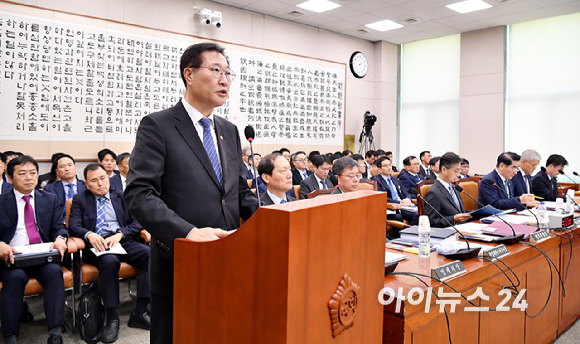 박성재 법무부 장관이 4일 오후 서울 여의도 국회 법제사법위원회 전체 회의에서 2025년 예산안에 대한 제안설명을 하고 있다. [사진=곽영래 기자]