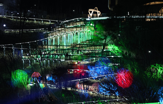 The Aegibong Peace EcoPark in Gimpo, Gyeonggi, lights up in the shape of a Christmas tree on Christmas Eve in 2023. [NEWS1]