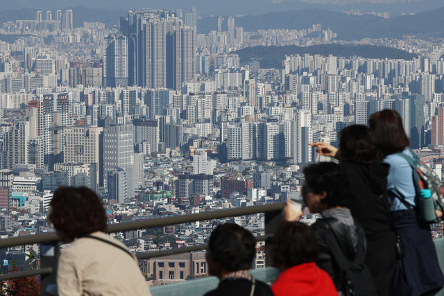 서울 남산에서 바라본 시내 아파트 단지. 연합뉴스