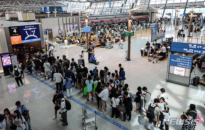 [인천공항=뉴시스] 김근수 기자 = 인천 중구 인천국제공항 제1여객터미널 출국장의 모습. 2024.11.04. ks@newsis.com