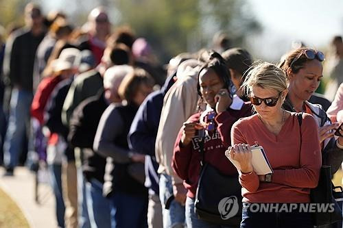 사전투표 대기 중인 미주리주 유권자들 [AP 연합뉴스 자료사진]