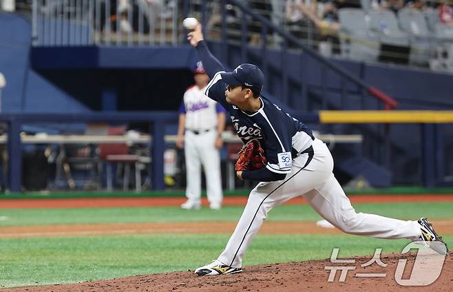 2일 오후 서울 구로구 고척스카이돔에서 열린 '2024 K-BASEBALL SERIES' 대한민국 야구 대표팀과 쿠바 대표팀의 평가전 2차전, 6회말 대한민국 네번째 투수로 등판한 소형준이 역투하고 있다. 2024.11.2/뉴스1 ⓒ News1 장수영 기자