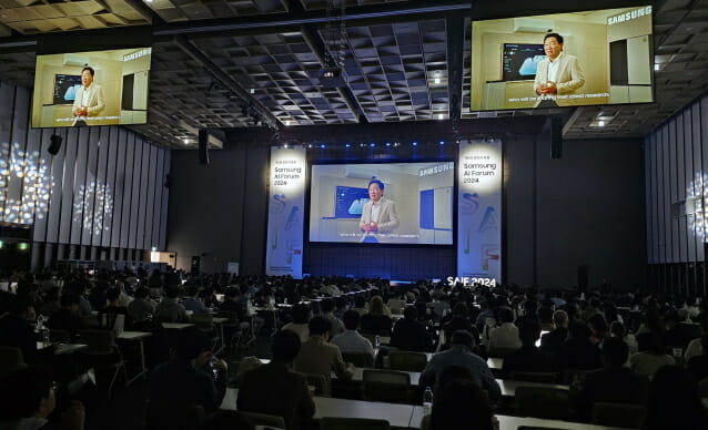 '삼성 AI 포럼 2024'에서 개회사를 하고 있는 삼성전자 한종희 대표이사 부회장(사진=삼성전자)