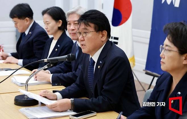 황운하 조국혁신당 원내대표가 23일 국회에서 열린 의원총회에서 발언하고 있다. 사진=김현민 기자 kimhyun81@