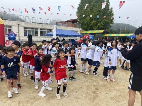 논산 도산초등학교(벌곡면 소재)가 최근 교육부에서 주관하는 '농어촌 참 좋은 학교'에 선정됐다. 사진은 도산초등학교 학생들의 체육활동 모습. 논산계룡교육지원청 제공