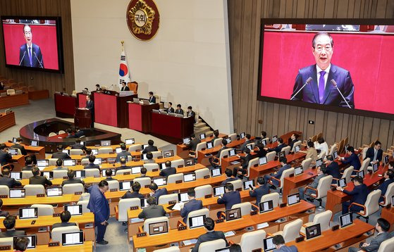 같은 날 한덕수 국무총리가 윤 대통령의 2025년도 예산안 및 기금운용계획안에 대한 정부 시정연설을 대독하고 있다. 전민규 기자