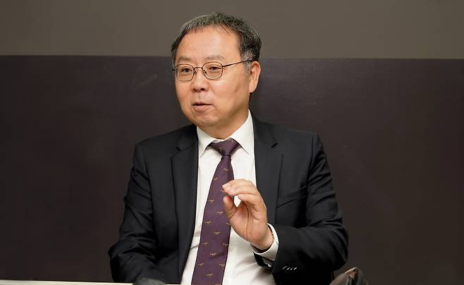 Professor Kim Hong-kook, CEO of startup AunionAI, speaks during an interview with the Korea JoongAng Daily. [GWANGJU INSTITUTE OF SCIENCE AND TECHNOLOGY]