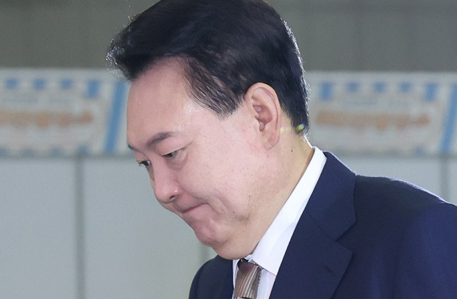 윤석열 대통령이 지난달 31일 경기도 고양시 킨텍스에서 열린 '2024 대한민국 소상공인대회 개막식'에 참석해 축사를 위해 단상으로 향하고 있다. 연합뉴스