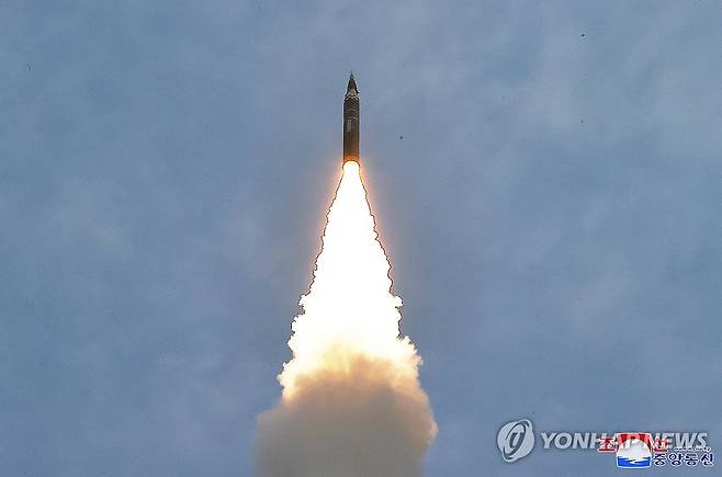 합참 "북, 단거리 탄도미사일 수발 발사" [연합뉴스 자료사진. 국내에서만 사용가능. 재배포 금지. For Use Only in the Republic of Korea. No Redistribution]