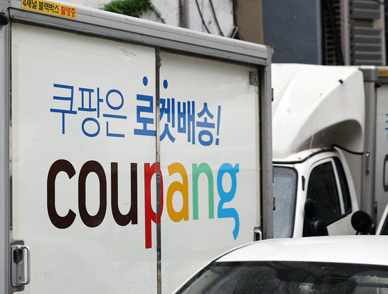 Coupang's delivery truck is parked at a parking lot in Jung District, central Seoul, in August. [NEWS1]