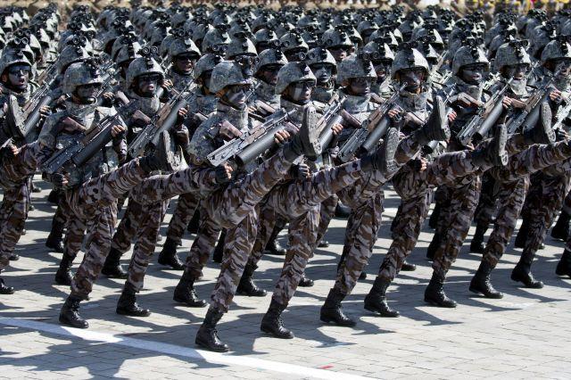 북한 건국 70주년 기념 열병식에서 행진하는 북한군. 이 사진은 기사 내용과 직접 관련 없음. AP 뉴시스