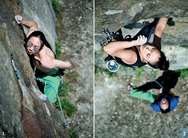 1 벽의 돌기에 온 감각을 모아 등반에 집중하는 김태섭.2 오버행 진입 전, 초크가루를 불어서 터는 김윤아.