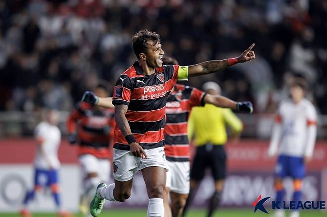 ▲ 포항 스틸러스가 2024-25 아시아 축구연맹 챔피언스리그 엘리트(ACLE) 4차전에서 산둥 타이산을 4-2로 꺾었다. 정재희, 완델손, 조르지, 오베르단이 골맛을 봤다. ⓒ한국프로축구연맹