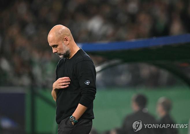 표정이 어두운 페프 과르디올라 맨체스터 시티 감독 [AFP=연합뉴스]