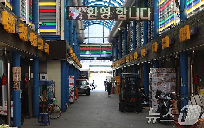 6일 서울 시내 한 전통시장이 한산한 모습을 보이고 있다. ⓒ News1 박세연 기자