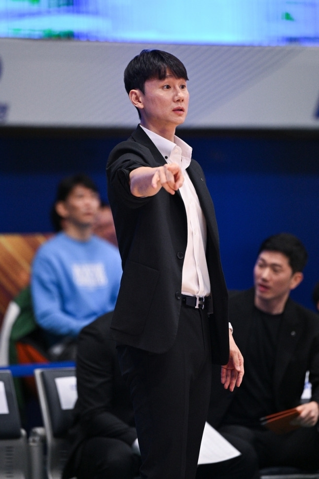 인천 신한은행 이시준 감독 대행. (WKBL 제공)