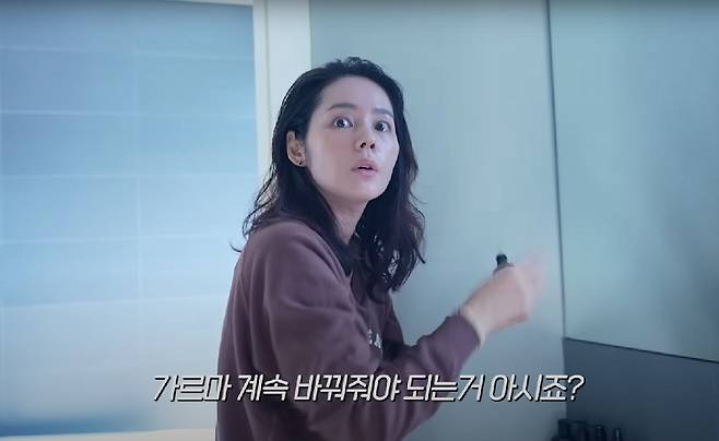 배우 한가인(42)이 탈모 예방을 위해 가르마 위치를 주기적으로 바꿔준다고 했다./사진=유튜브 채널 '자유부인 한가인'​ 캡처