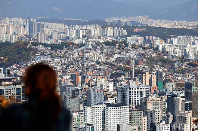 [서울=뉴시스] 김금보 기자 = 서울 아파트 매매가격이 32주 연속으로 상승했으나, 오름폭은 2주째 줄어든 것으로 나타났다.