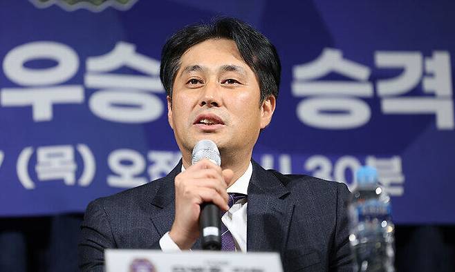 FC안양 유병훈 감독이 7일 서울 종로구 축구회관에서 열린 ‘K리그2 우승 및 승격 기자회견’에서 포부를 밝히고 있다. 뉴시스