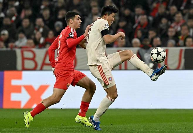 ▲ 벤피카와의 2024-25 유럽축구연맹 챔피언스리그(UCL) 리그 페이즈 4차전에서 패스 성공률 100%로 1-0 승리에 일조한 중앙 수비수 김민재. ⓒ연합뉴스/AFP/AP