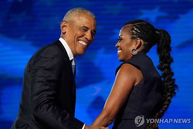 버락 오바마 전 미국 대통령과 부인 미셸 여사 [AP 연합뉴스 자료사진. 재판매 및 DB 금지]