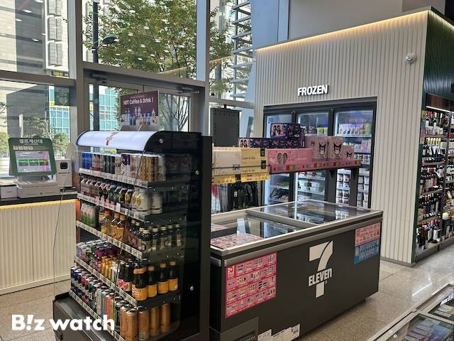 세븐일레븐 뉴웨이브 오리진점 내부. / 사진=정혜인 기자 hij@