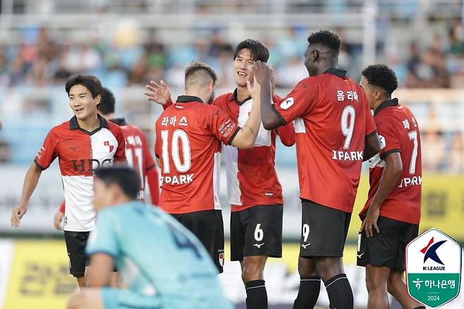 6위 부산 아이파크도 승강 PO에 도전한다.(한국프로축구연맹 제공)