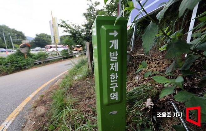 정부가 수도권 내 그린벨트(개발재한구역)를 해제해 올해와 내년 각각 5만 가구, 3만 가구 등 총 8만가구 규모의 신규 택지를 발굴을 발표했다. 사진은 9일 그린벨트 해제지로 유력 거론되고 있는 서울 서초구 내곡동 일대 개발제한구역. 사진=조용준 기자 jun21@