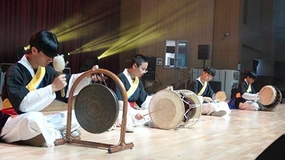 끼와 재능이 넘치는 달성 청소년! ‘달성 동아리 한마당에서 다사고 동아리의 사물놀이 공연 [사진=달성군]