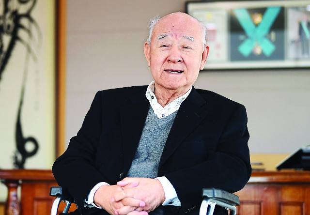 ‘한국 정보기술(IT) 업계의 문익점’으로 불리는 이주용 KCC정보통신 회장. 이 회장은 국내 첫 IT 서비스 기업인 한국전자계산소(KCC정보통신의 전신)를 설립했다. KCC정보통신 제공