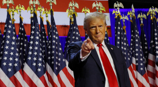 U.S. President-elect Donald Trump takes the stage to address supporters at the Palm Beach County Convention Center in West Palm Beach, Florida, on the 6th. (Reuters/Yonhap)