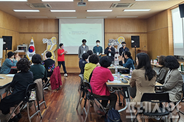 ▲광주 남구 월산5동 행정복지센터에서 인공지능, 코딩 교육이 진행되고 있다ⓒ광주 남구