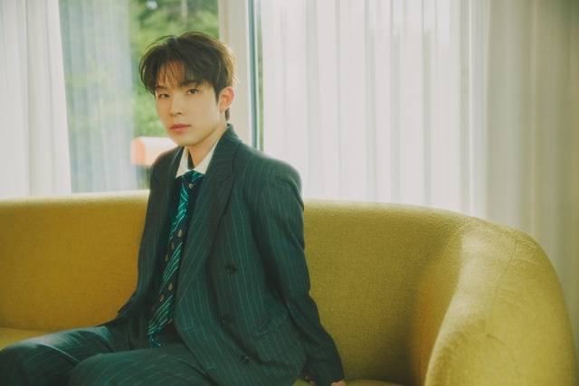 범진은 "지금까지의 삶을 다 담았으니까 그걸 다 들려드리고 다시 시작하는 느낌으로 다른 삶을 보여드리고 싶다"고 말했다. /더블엑스엔터