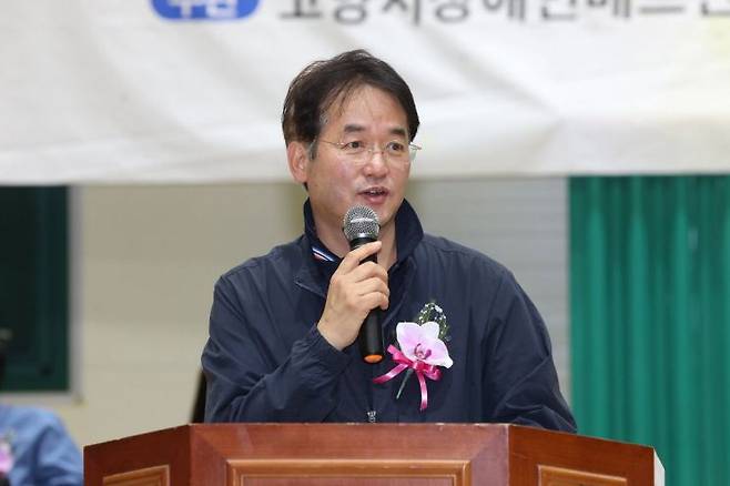 이동환 고양특례시장이 9일 열린 '제6회 고양특례시장배 장애인 배드민턴대회'에 참석해 축사를 하고 있다. 고양특례시 제공