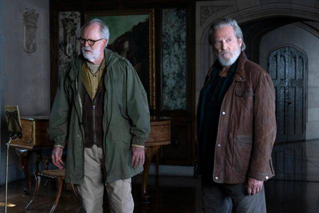 해럴드(왼쪽)와 댄은 오랜 인연을 지닌 첩보요원들이다. 둘은 30년 전 아프가니스탄에서 있었던 일로 다시 첩보 최전선에 서게 된다. 월트디즈니컴퍼니 코리아 제공