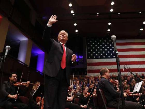 2017년 자유의날 행사로 워싱턴 케네디센터 내셔널 심포니 공연을 찾은 도널드 트럼프 대통령. [AP=연합뉴스]