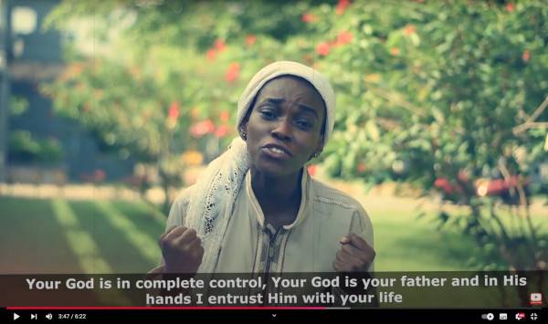 가나 출신 음악가 어거스투스 퀘구 소벵이 자신의 유튜브 채널에 올린 영어 버전의 ‘요게벳의 노래’ 뮤직비디오.