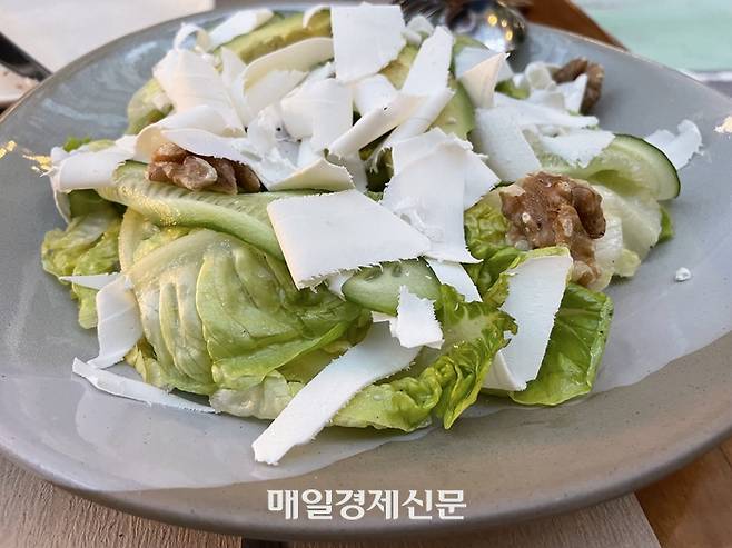 리틀 젬 샐러드(little gem salad)