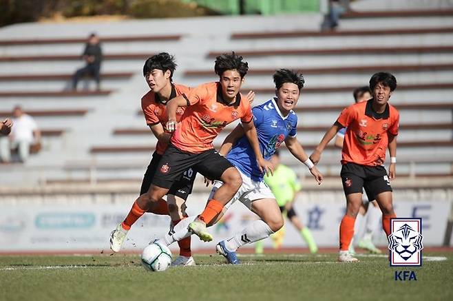 [서울=뉴시스] 포천시민축구단과 서울노원유나이티드 선수단의 모습. (사진=대한축구협회 제공) *재판매 및 DB 금지