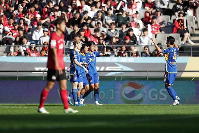 서울월드컵경기장/ K리그1/ 파이널A/ FC서울 vs 울산HDFC/ 울산 고승범 득점, 루빅손, 박주영, 김기희/ 골 세레머니/ 사진 정재훈