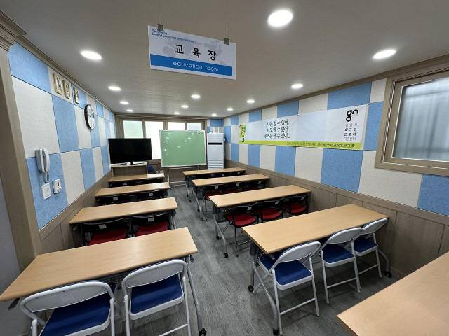 ▲ 강릉외국인근로자지원센터 내 교육장. 한국어와 한국문화 교육, 다방면의 상담, 문화통합지원, 복지지원, 긴급지원, 정보교류 등을 수행하고 있다. 센터 제공