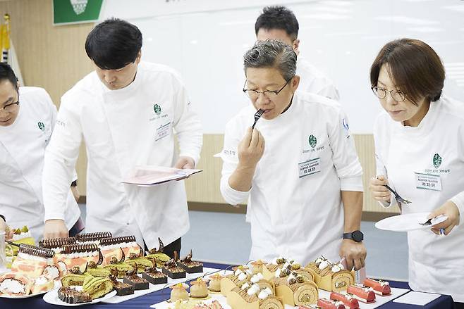 [세종=뉴시스] 농촌진흥청은 대한제과협회와 함께 제8회 우리쌀빵 기능경진대회를 열고 가루쌀을 활용한 올해의 으뜸 빵과 과자를 선정했다고 10일 밝혔다. (사진 = 농진청 제공) 2024.11.10.  *재판매 및 DB 금지