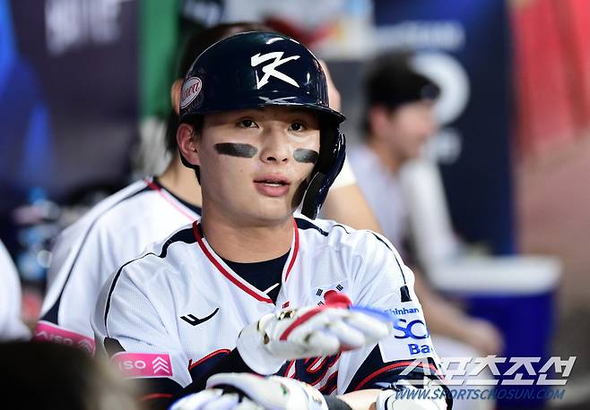 10일 오후 프리미어12 야구대표팀이 대만 타이베이 티옌무야구장에서 대만 웨이취안 드래곤즈와 연습경기를 가졌다. 2회 선제 솔로홈런을 날린 윤동희. 타이베이(대만)=송정헌 기자songs@sportschosun.com/2024.11.10/